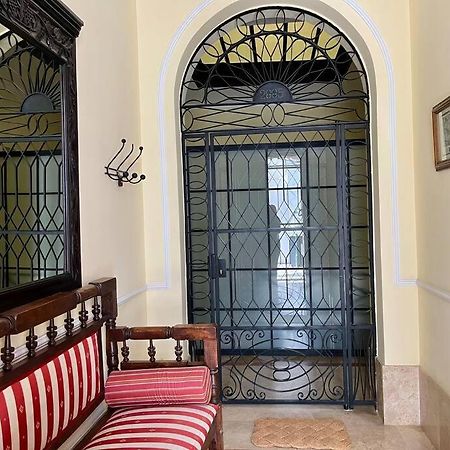 Apartamento Suite Alameda De Hercules Sevilla Bagian luar foto