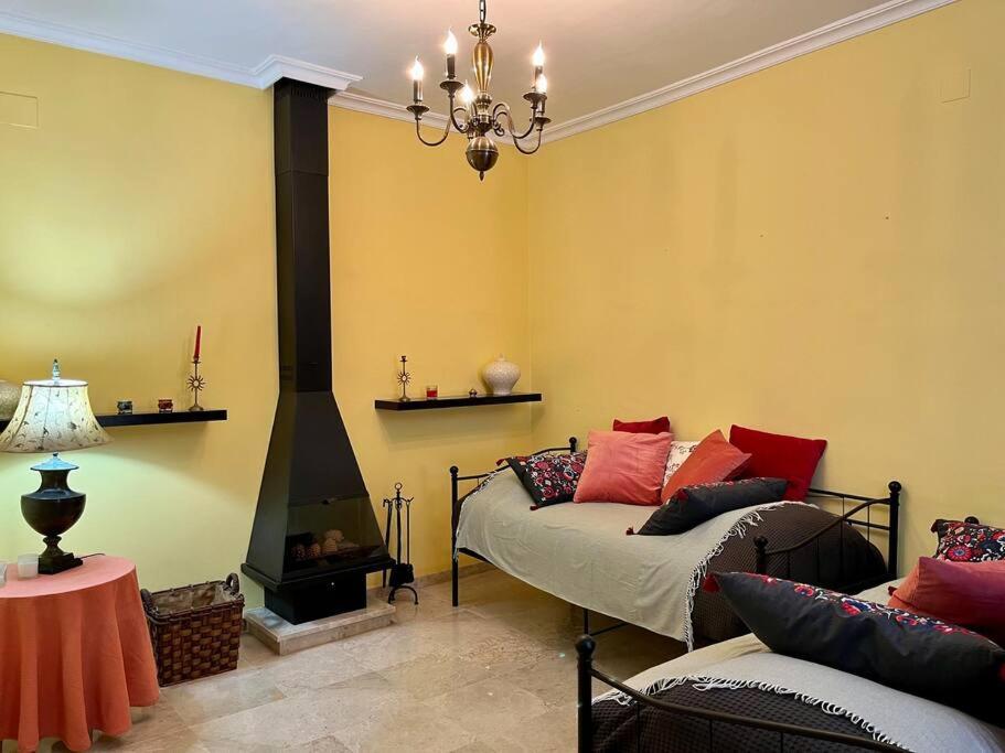 Apartamento Suite Alameda De Hercules Sevilla Bagian luar foto