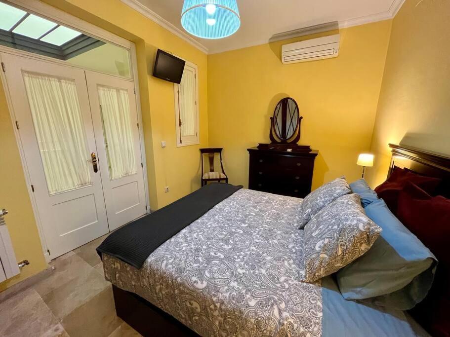 Apartamento Suite Alameda De Hercules Sevilla Bagian luar foto