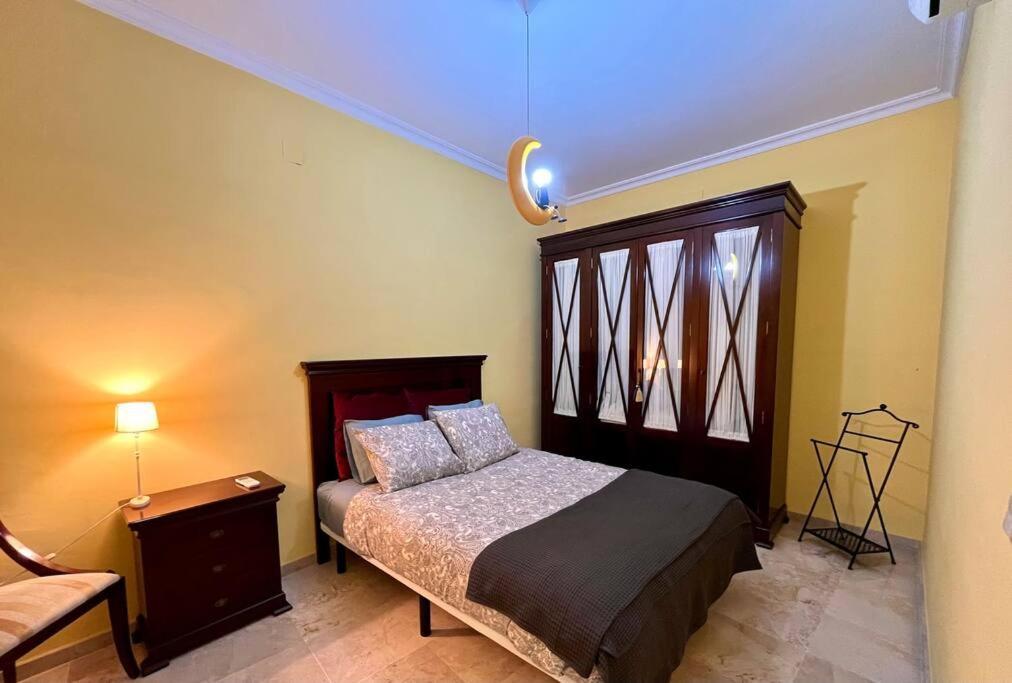 Apartamento Suite Alameda De Hercules Sevilla Bagian luar foto
