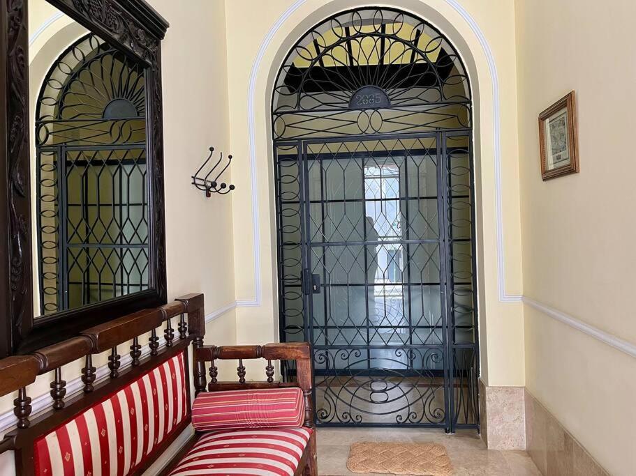 Apartamento Suite Alameda De Hercules Sevilla Bagian luar foto